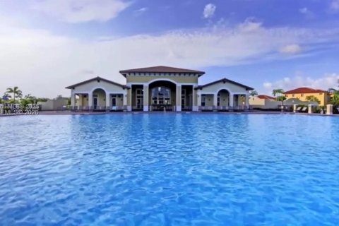 Condo in Cutler Bay, Florida, 2 bedrooms  № 2081337 - photo 16