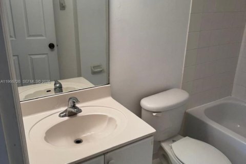 Condo in Cutler Bay, Florida, 2 bedrooms  № 2081337 - photo 14