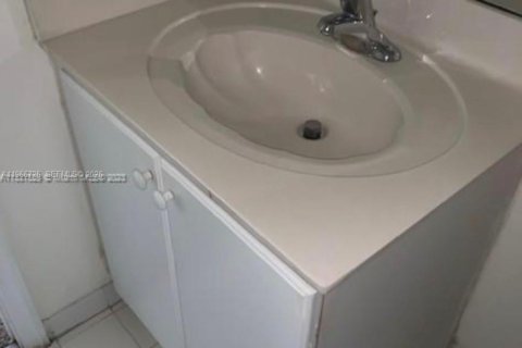 Condo in Cutler Bay, Florida, 2 bedrooms  № 2081337 - photo 15