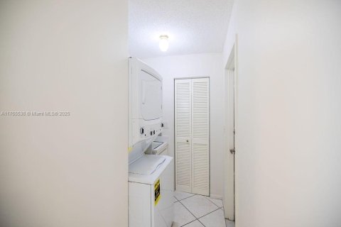 Condo in Hollywood, Florida, 2 bedrooms  № 1699233 - photo 6