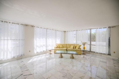 Condo in Hollywood, Florida, 2 bedrooms  № 1699233 - photo 12