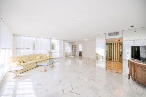 Condo in Hollywood, Florida, 2 bedrooms  № 1699233 - photo 14