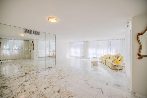 Condo in Hollywood, Florida, 2 bedrooms  № 1699233 - photo 17