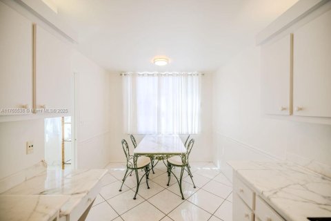 Condo in Hollywood, Florida, 2 bedrooms  № 1699233 - photo 9