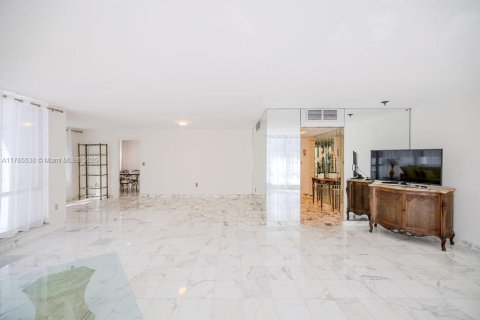 Condo in Hollywood, Florida, 2 bedrooms  № 1699233 - photo 13