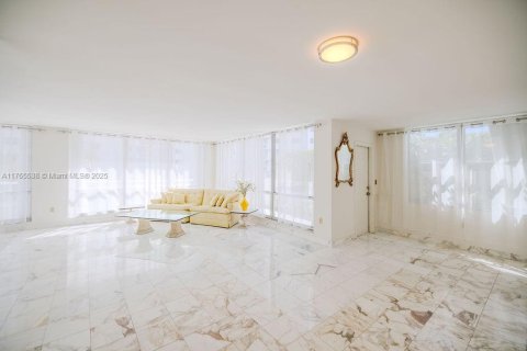 Condo in Hollywood, Florida, 2 bedrooms  № 1699233 - photo 15
