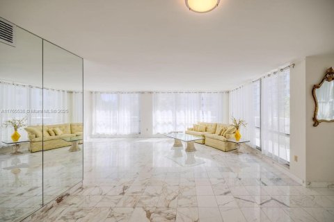 Condo in Hollywood, Florida, 2 bedrooms  № 1699233 - photo 16