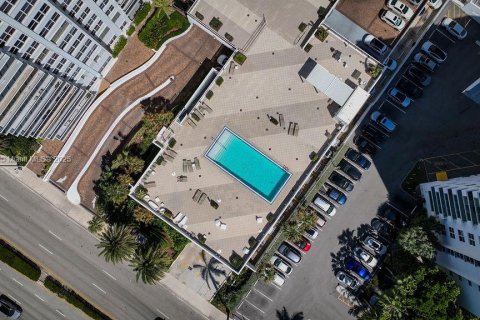 Condo in Hollywood, Florida, 2 bedrooms  № 1699233 - photo 2