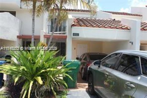 Townhouse in Lauderhill, Florida 3 bedrooms, 145.86 sq.m. № 1865323 - photo 2