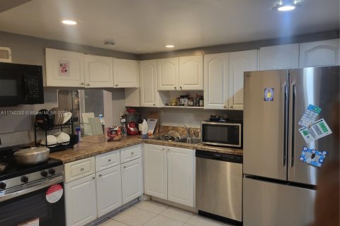 Townhouse in Lauderhill, Florida 3 bedrooms, 145.86 sq.m. № 1865323 - photo 10