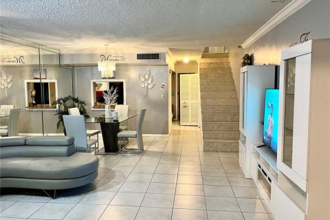 Townhouse in Lauderhill, Florida 3 bedrooms, 145.86 sq.m. № 1865323 - photo 14