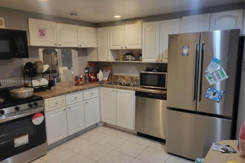 Townhouse in Lauderhill, Florida 3 bedrooms, 145.86 sq.m. № 1865323 - photo 7