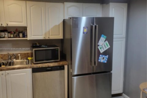 Townhouse in Lauderhill, Florida 3 bedrooms, 145.86 sq.m. № 1865323 - photo 12
