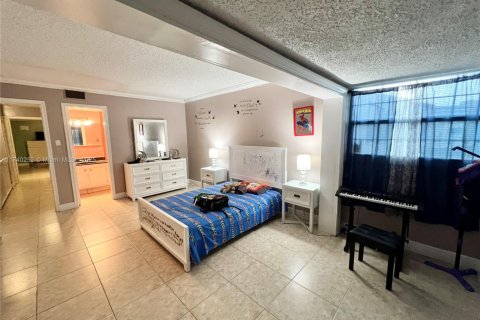 Townhouse in Lauderhill, Florida 3 bedrooms, 145.86 sq.m. № 1865323 - photo 30