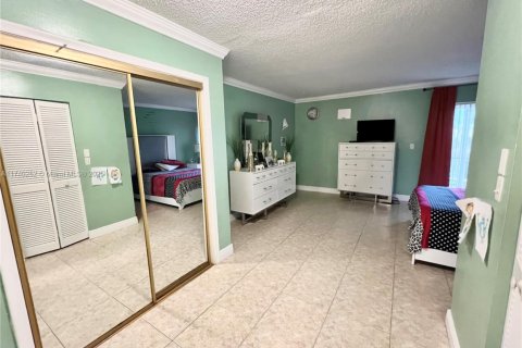 Townhouse in Lauderhill, Florida 3 bedrooms, 145.86 sq.m. № 1865323 - photo 25