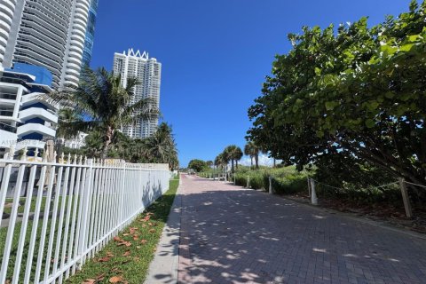 Condominio en alquiler en Miami Beach, Florida, 2 dormitorios, 131.46 m2 № 2012908 - foto 11