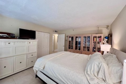 Condominio en alquiler en Miami Beach, Florida, 2 dormitorios, 131.46 m2 № 2012908 - foto 16