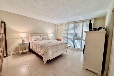 Condominio en alquiler en Miami Beach, Florida, 2 dormitorios, 131.46 m2 № 2012908 - foto 5
