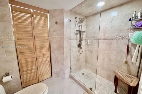 Condominio en alquiler en Miami Beach, Florida, 2 dormitorios, 131.46 m2 № 2012908 - foto 14