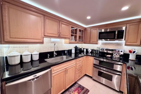 Condominio en alquiler en Miami Beach, Florida, 2 dormitorios, 131.46 m2 № 2012908 - foto 20