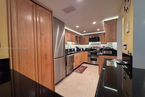 Condominio en alquiler en Miami Beach, Florida, 2 dormitorios, 131.46 m2 № 2012908 - foto 21