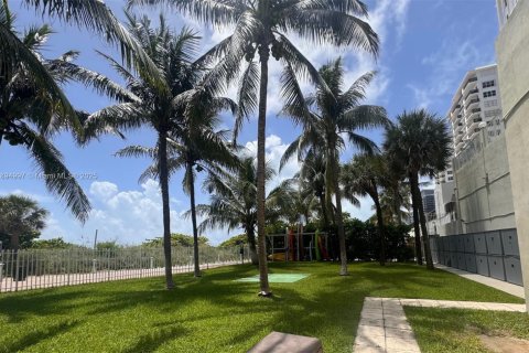 Condominio en alquiler en Miami Beach, Florida, 2 dormitorios, 131.46 m2 № 2012908 - foto 12