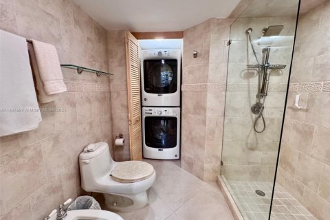 Condominio en alquiler en Miami Beach, Florida, 2 dormitorios, 131.46 m2 № 2012908 - foto 15