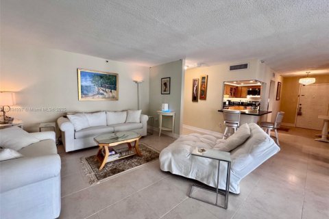 Condominio en alquiler en Miami Beach, Florida, 2 dormitorios, 131.46 m2 № 2012908 - foto 17