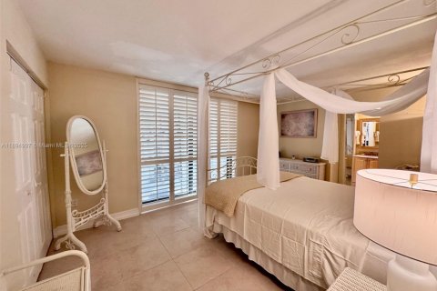 Condominio en alquiler en Miami Beach, Florida, 2 dormitorios, 131.46 m2 № 2012908 - foto 13