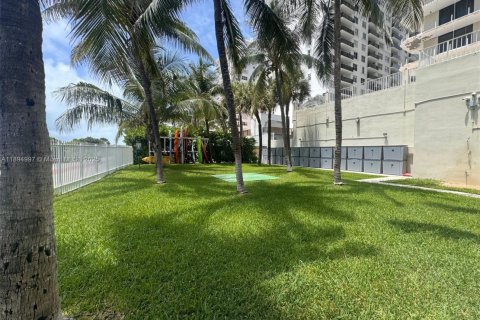 Condominio en alquiler en Miami Beach, Florida, 2 dormitorios, 131.46 m2 № 2012908 - foto 23