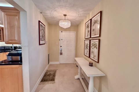 Condominio en alquiler en Miami Beach, Florida, 2 dormitorios, 131.46 m2 № 2012908 - foto 22