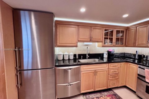 Condominio en alquiler en Miami Beach, Florida, 2 dormitorios, 131.46 m2 № 2012908 - foto 3