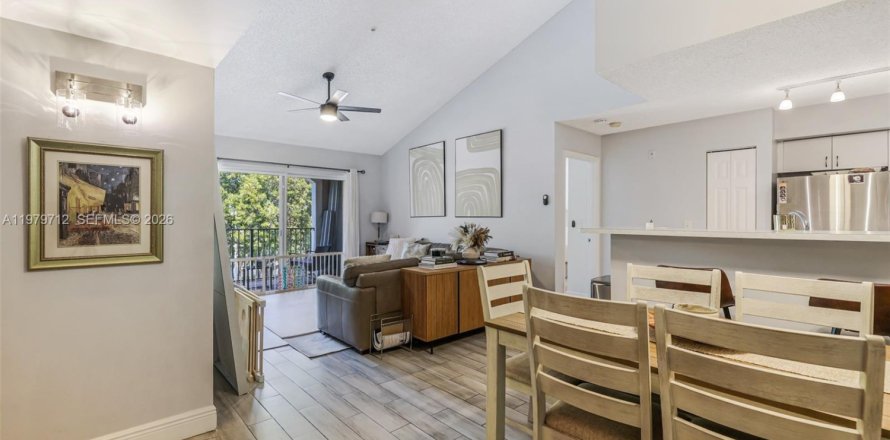 Condominio en Miramar, Florida, 2 dormitorios  № 2047319