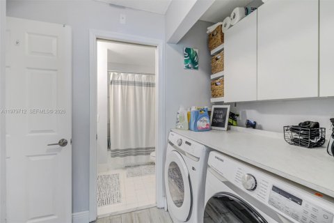 Condominio en venta en Miramar, Florida, 2 dormitorios, 91.32 m2 № 2047319 - foto 29