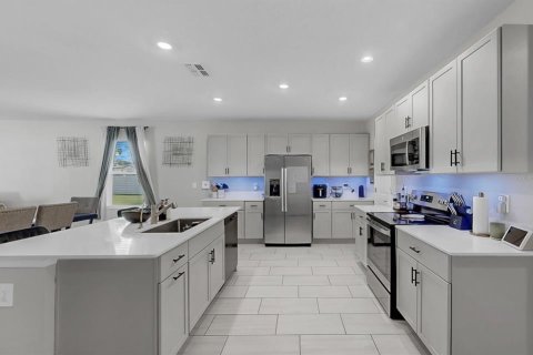Купить виллу или дом в Ривервью, Флорида 12 комнат, 273.97м2, № 1903998 - фото 4