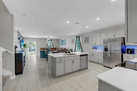 Casa en venta en Riverview, Florida, 5 dormitorios, 273.97 m2 № 1903998 - foto 8