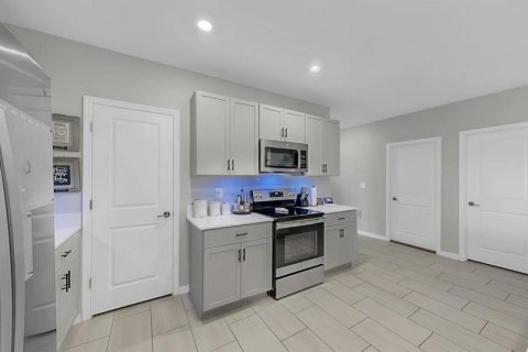 Casa en venta en Riverview, Florida, 5 dormitorios, 273.97 m2 № 1903998 - foto 5