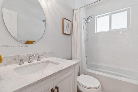 House in Palmetto Bay, Florida 3 bedrooms, 151.71 sq.m. № 1848310 - photo 15