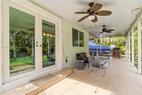 House in Palmetto Bay, Florida 3 bedrooms, 151.71 sq.m. № 1848310 - photo 8