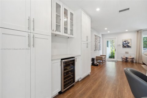 House in Palmetto Bay, Florida 3 bedrooms, 151.71 sq.m. № 1848310 - photo 5