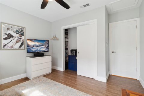 House in Palmetto Bay, Florida 3 bedrooms, 151.71 sq.m. № 1848310 - photo 17