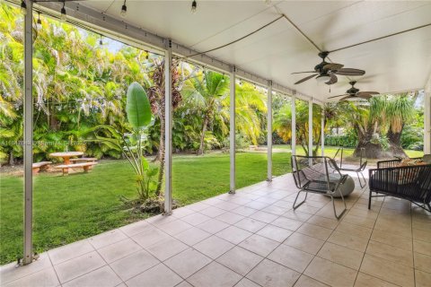 House in Palmetto Bay, Florida 3 bedrooms, 151.71 sq.m. № 1848310 - photo 10