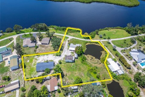 Villa ou maison à Ruskin, Floride 11 chambres, 657.19 m2 № 2426950