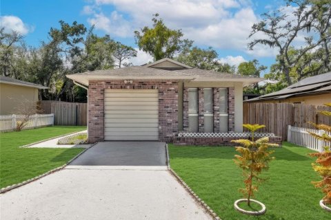 House in Orlando, Florida 2 bedrooms, 88.16 sq.m. № 2111038