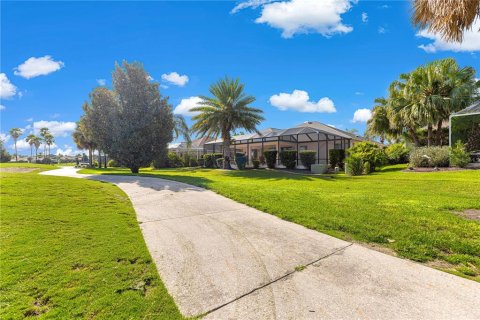 House in The Villages, Florida 3 bedrooms, 185.8 sq.m. № 1883045 - photo 6