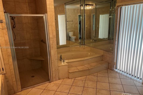 Villa ou maison à louer à Pinecrest, Floride: 5 chambres, 396.69 m2 № 1948163 - photo 15