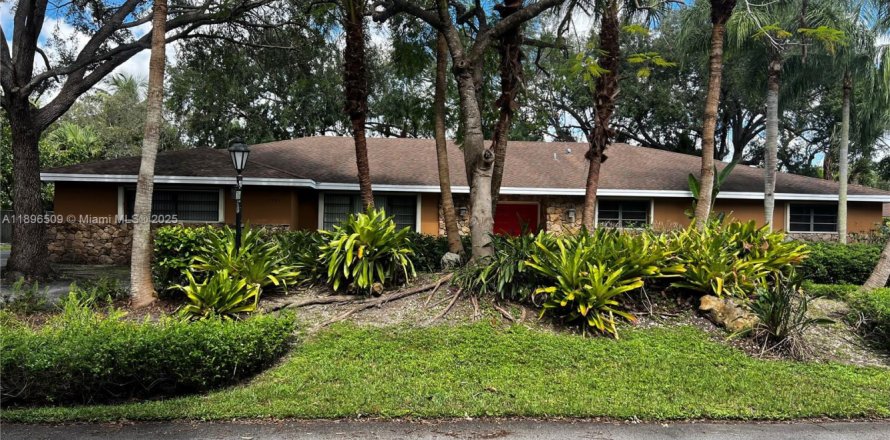 Villa ou maison à Pinecrest, Floride 5 chambres, 396.69 m2 № 1948163
