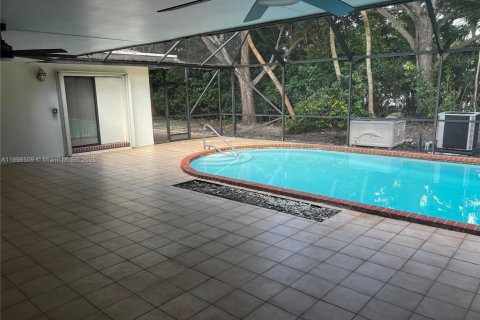 Villa ou maison à louer à Pinecrest, Floride: 5 chambres, 396.69 m2 № 1948163 - photo 23