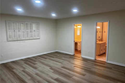 Villa ou maison à louer à Pinecrest, Floride: 5 chambres, 396.69 m2 № 1948163 - photo 11