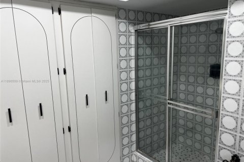 Villa ou maison à louer à Pinecrest, Floride: 5 chambres, 396.69 m2 № 1948163 - photo 16